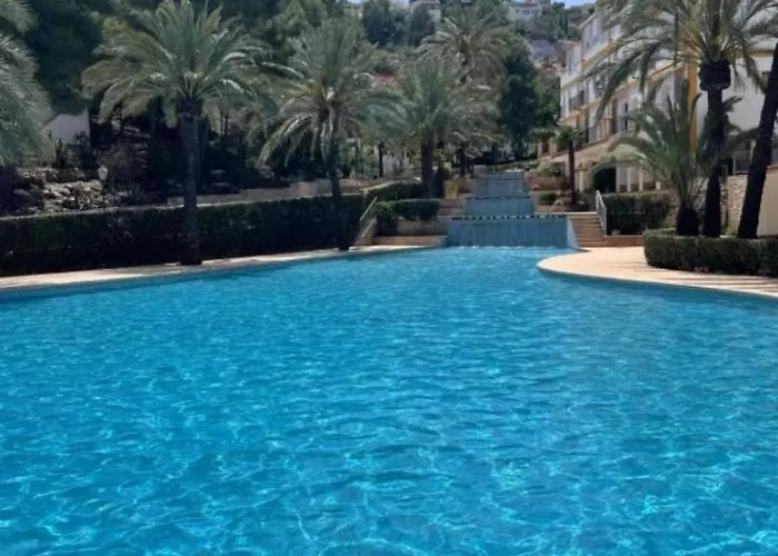 Buganvilla Pool Appartement Muntanya la Sella
